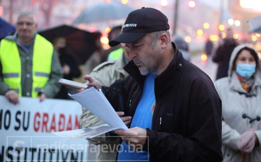 Protesti u Sarajevu: Suad Đozić zvao političare na mobitel, samo jedan se javio